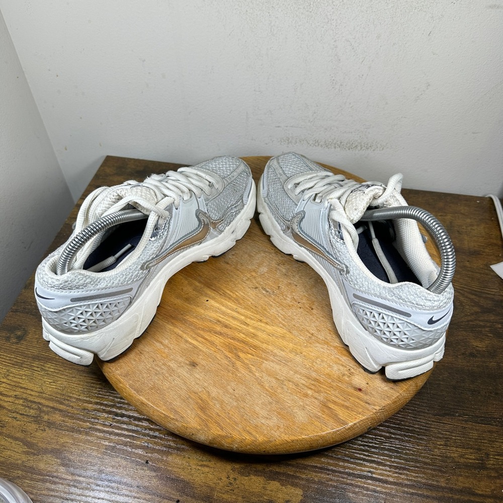 Nike Zoom Vomero 5 Womens Size 8 Photon Dust Metallic Silver FD0884-025 Sneakers - Picture 6 of 8